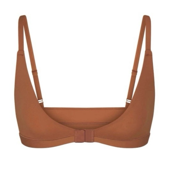 SKIMS Other - SKIMS ADAPTIVE FITS EVERYBODY TRIANGLE BRALETTE